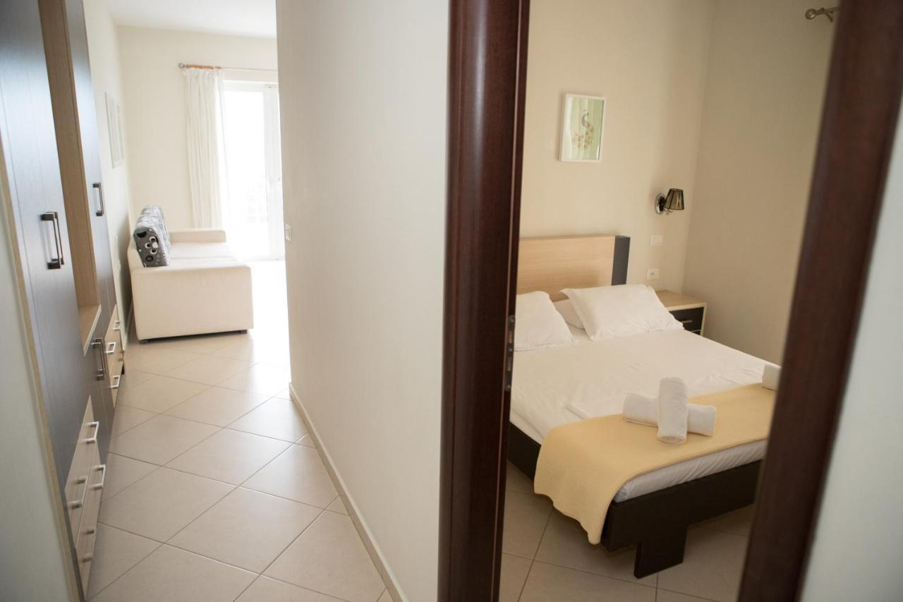 Perivolos Apartments Dhërmi エクステリア 写真